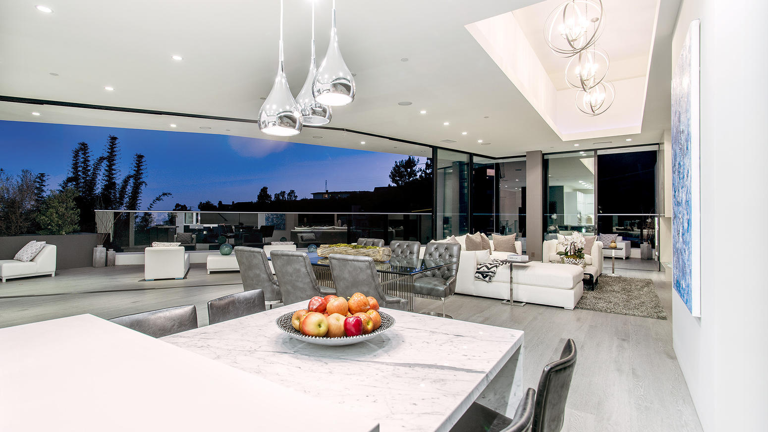 European Oak Cloud Flooring in LA Times "Home of the Day" - By CMF Homebuilders & Highfire LA